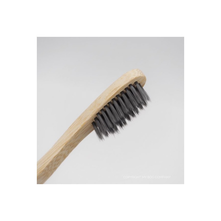 Brosse à dents en bambou infusée au charbon adulte